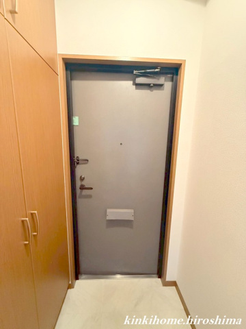 玄関　写真は別のお部屋です。は別のお部屋です。現況を優先。
