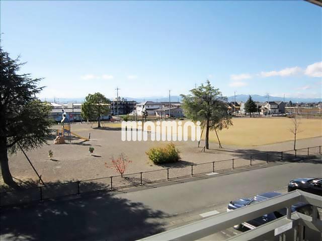 眺望　公園目の前の長閑なエリアです。