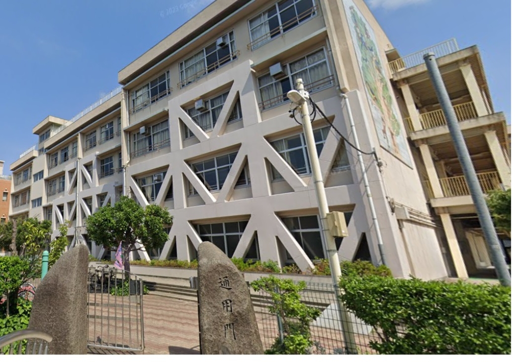 小学校　豊中市立高川小学校（小学校）まで474m