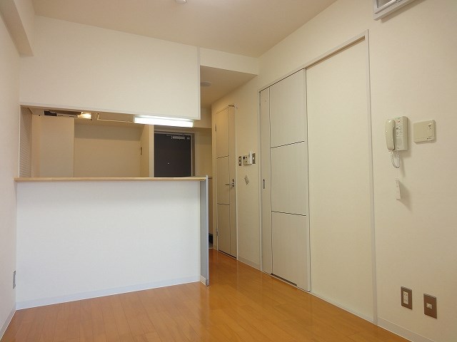 居室・リビング　同物件別部屋の写真です。