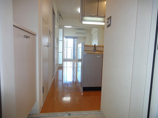 玄関　同物件別部屋の写真です。