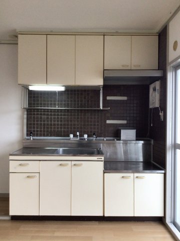 キッチン　※反転タイプの部屋の写真です。