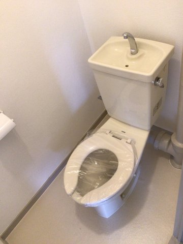 トイレ　※反転タイプの部屋の写真です。