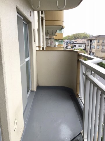 バルコニー　※反転タイプの部屋の写真です。
