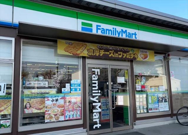 コンビニ　ファミリーマート（コンビニ）まで2516m