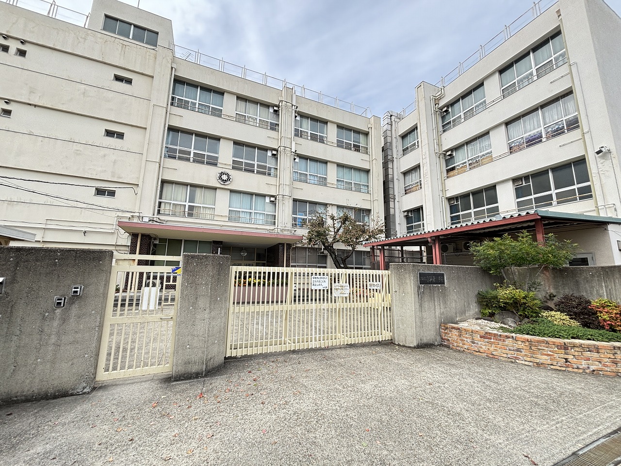 小学校　大阪市立加美東小学校（小学校）まで970m