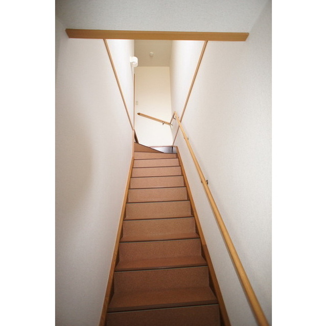 その他　手すり付きの階段です