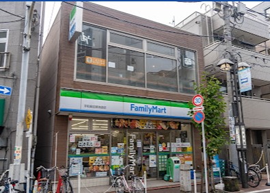 コンビニ　ファミリーマート平和島旧東海道店（コンビニ）まで221m