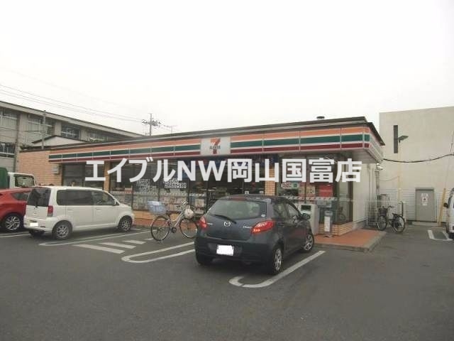 コンビニ　セブンイレブン岡山内山下1丁目店（コンビニ）まで130m