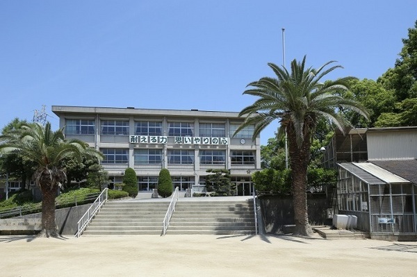 小学校　倉敷市立旭丘小学校（小学校）まで1318m