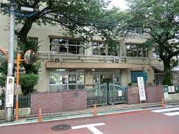 小学校　世田谷区立代田小学校（小学校）まで544m