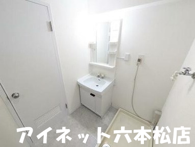 洗面設備　朝の支度にいかがでしょうか。