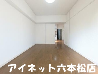 その他部屋・スペース　こちら寝室にいかがでしょうか。