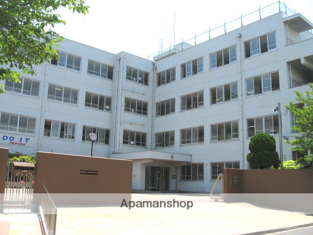 中学校　高槻市立川西中学校（中学校）まで612m