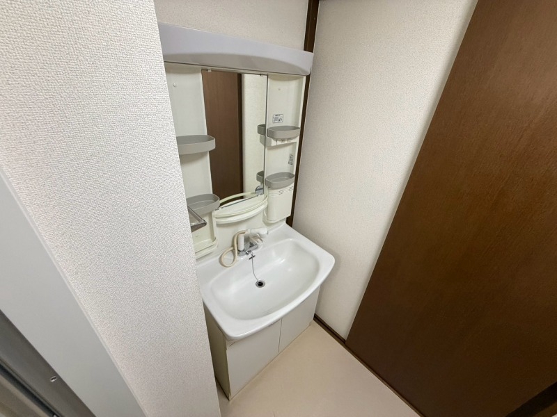 洗面設備　こちらに洗面台があります。朝の洗顔はこちらで。