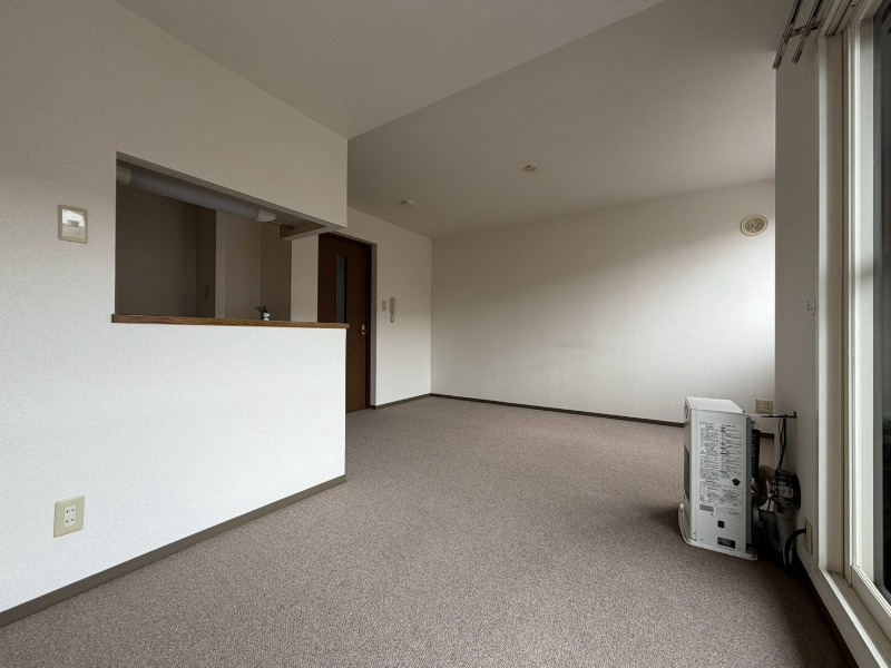 居室・リビング　広くてキレイなお部屋が広がっていて、充実した生活が送れそう。