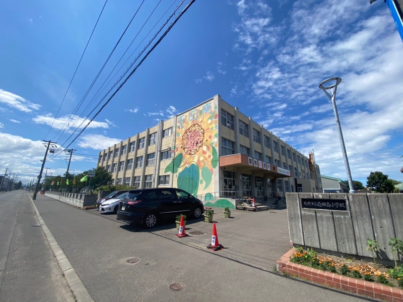 小学校　札幌市立屯田南小学校（小学校）まで895m