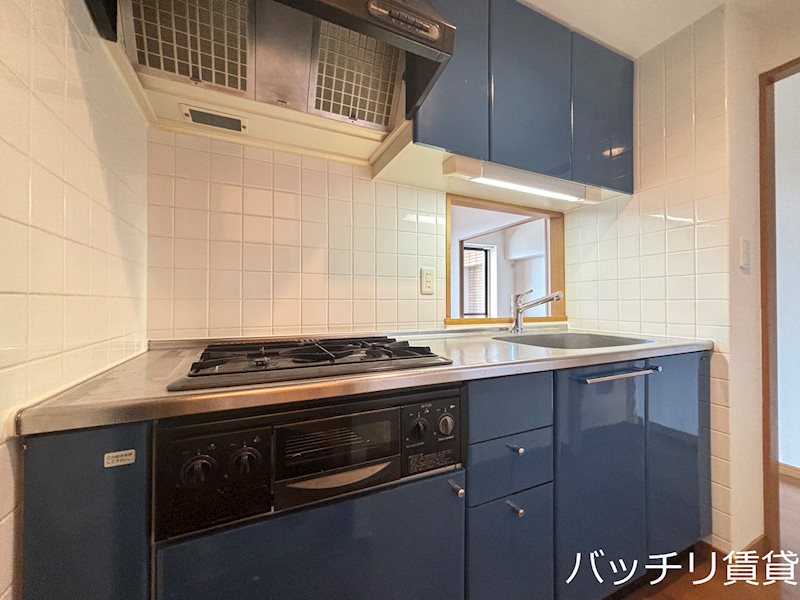 キッチン　別号室写真の為、現況を優先致します。