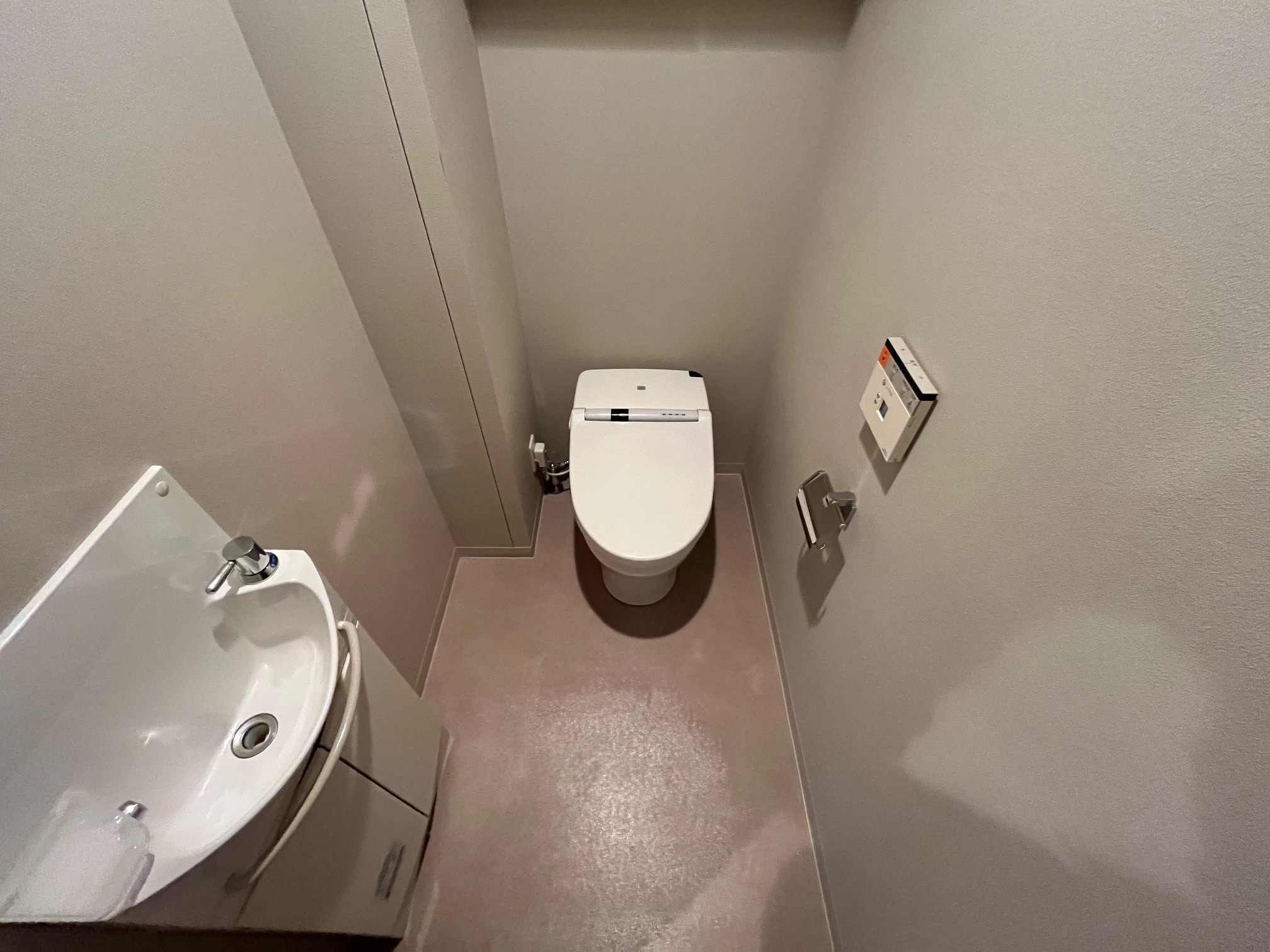 トイレ　写真は別部屋です。