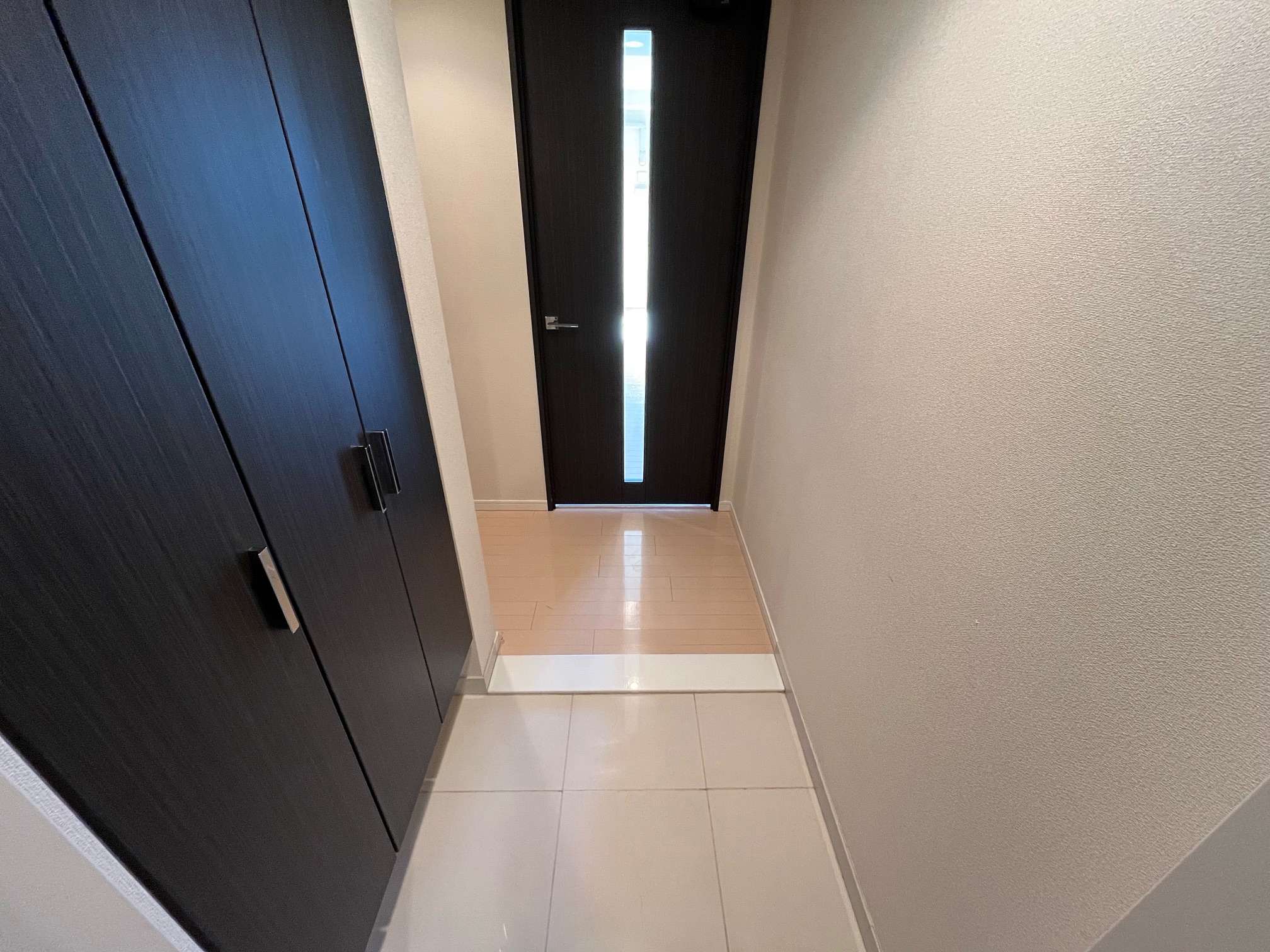 玄関　写真は別部屋です。