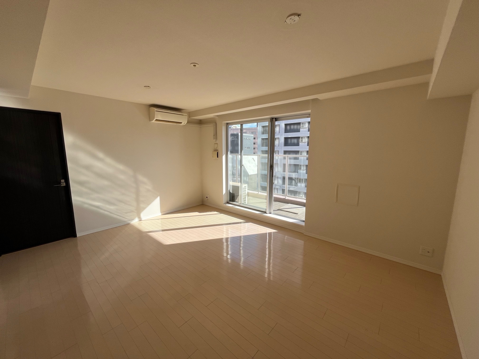 居室・リビング　写真は別部屋です。