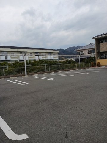 駐車場　駐車場に車を止められます