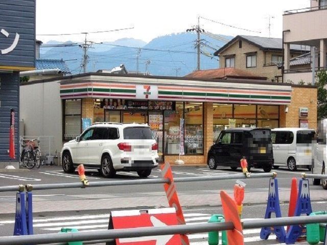 コンビニ　セブンイレブン静岡上伝馬店（コンビニ）まで450m