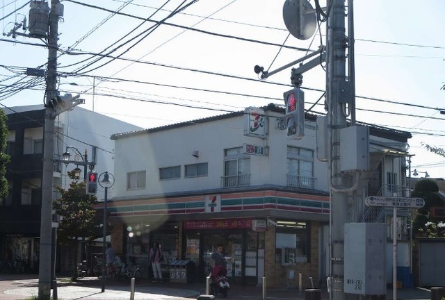 コンビニ　セブンイレブン（コンビニ）まで270m