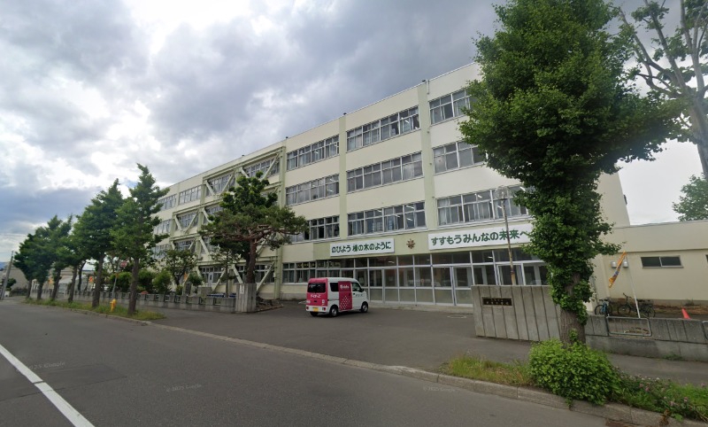 小学校　札幌市立栄東小学校（小学校）まで437m