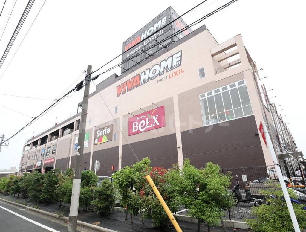 スーパー　ベルクス足立神明店（スーパー）まで370m
