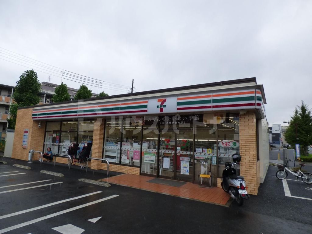 コンビニ　セブンイレブン足立神明1丁目店（コンビニ）まで200m