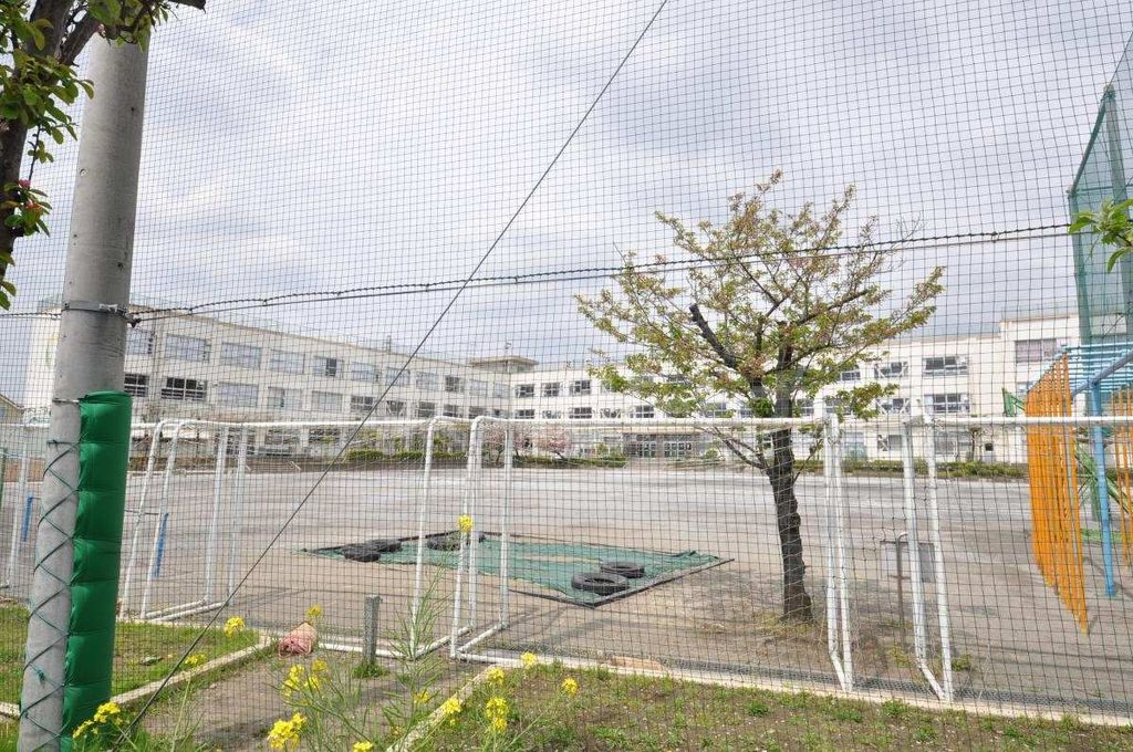 小学校　足立区立花畑小学校（小学校）まで670m
