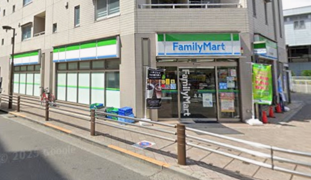 コンビニ　ファミリーマート 芦花公園駅南店（コンビニ）まで527m