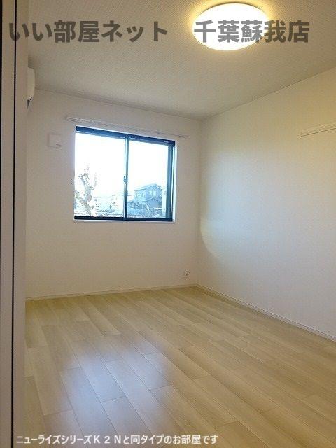 その他部屋・スペース　開放的な寝室です