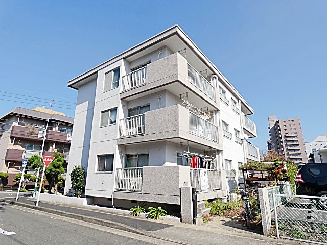 建物外観　安心の鉄筋コンクリート造ですよ☆