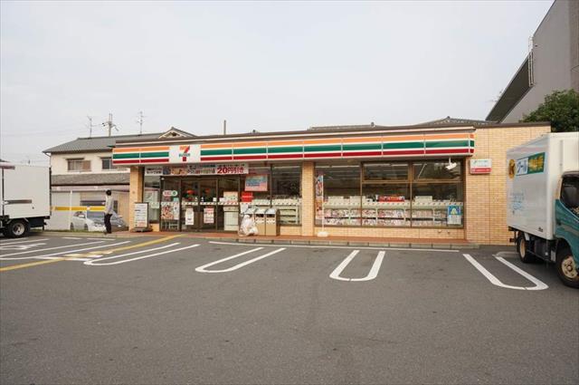コンビニ　セブンイレブン（コンビニ）まで546m