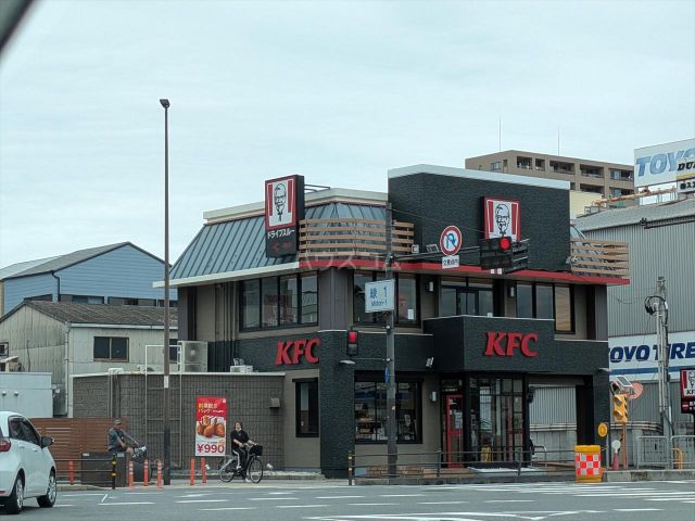 飲食店　ケンタッキーフライドチキン 緑一丁目店（飲食店）まで158m