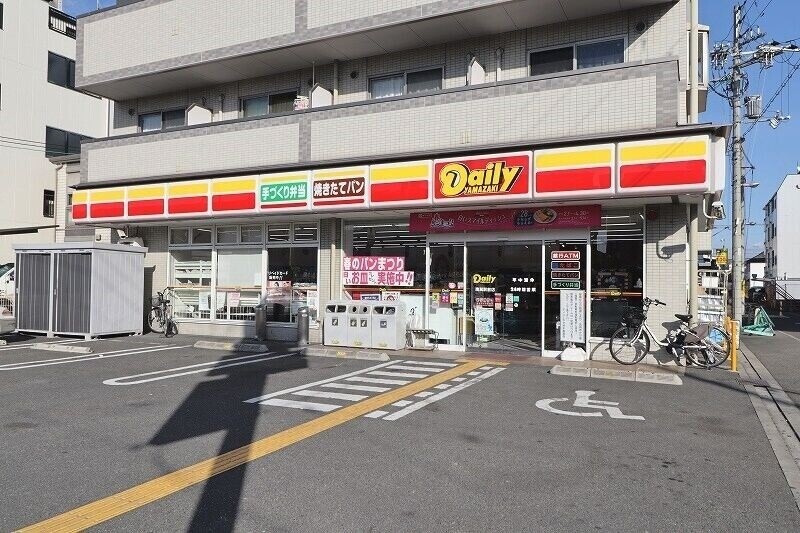 コンビニ　デイリーヤマザキ南巽駅前店（コンビニ）まで320m