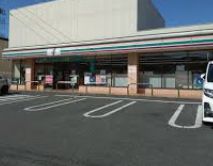 コンビニ　セブンイレブン足立綾瀬4丁目店（コンビニ）まで282m