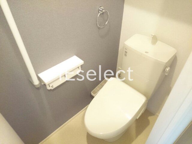 トイレ　温水洗浄便座付きのトイレです