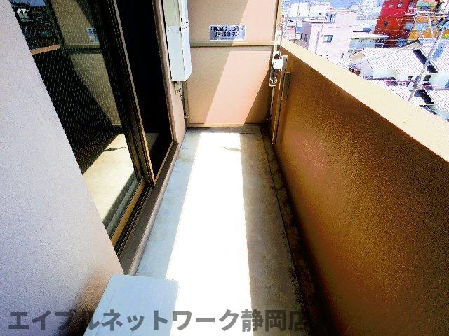 バルコニー　開放的で明るい空間を演出してくれるバルコニーです