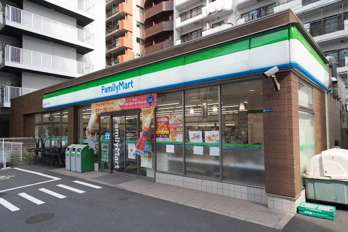コンビニ　ファミリーマート西五反田六丁目店（コンビニ）まで232m