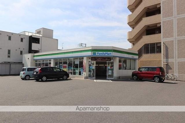 コンビニ　ファミリーマート（コンビニ）まで1021m