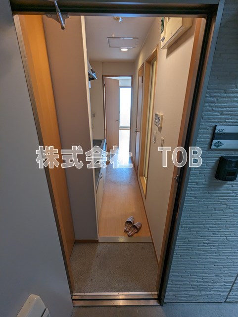 玄関　※クリーニング中の写真