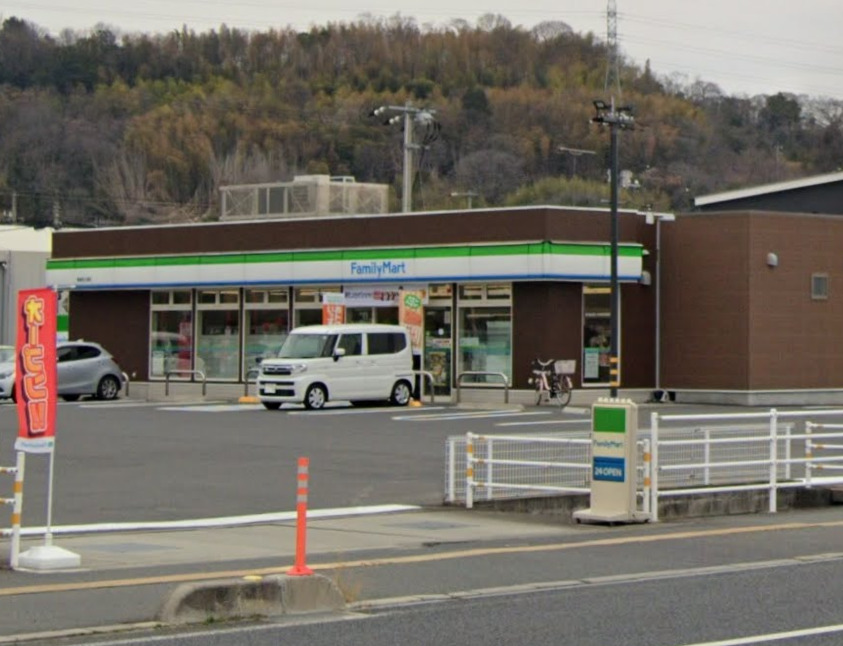 コンビニ　ファミリーマート連島西之浦店（コンビニ）まで740m