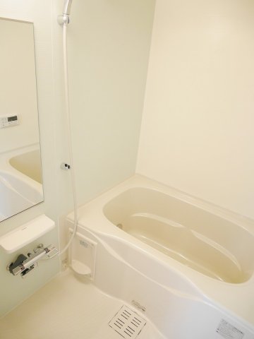 バス・シャワールーム　コンパクトで使いやすいお風呂です