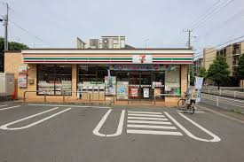 コンビニ　セブンイレブン 狛江猪方3丁目店（コンビニ）まで311m
