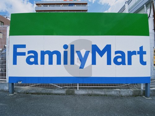 コンビニ　ファミリーマート 布施足代北店（コンビニ）まで321m