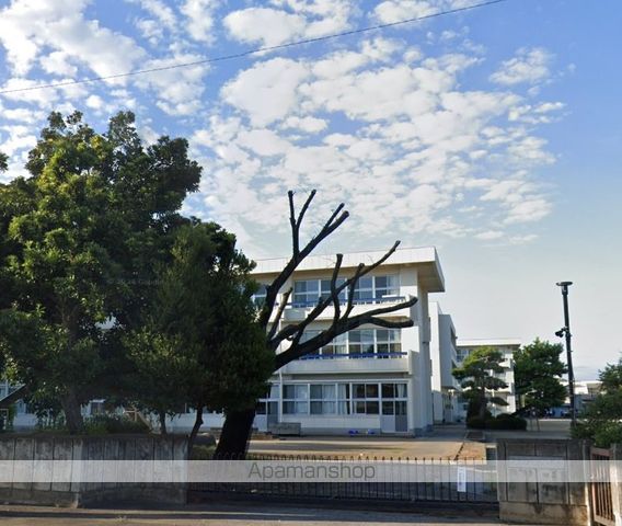小学校　大泉町立南小学校（小学校）まで867m