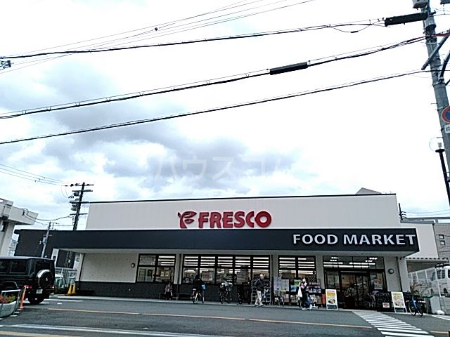 コンビニ　ＦＲＥＳＣＯ総持寺店（コンビニ）まで448m